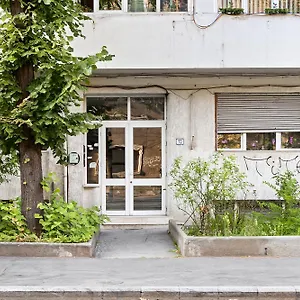 https://the-aristocrat-2br-apartment.bucharesthotelsnow.com
